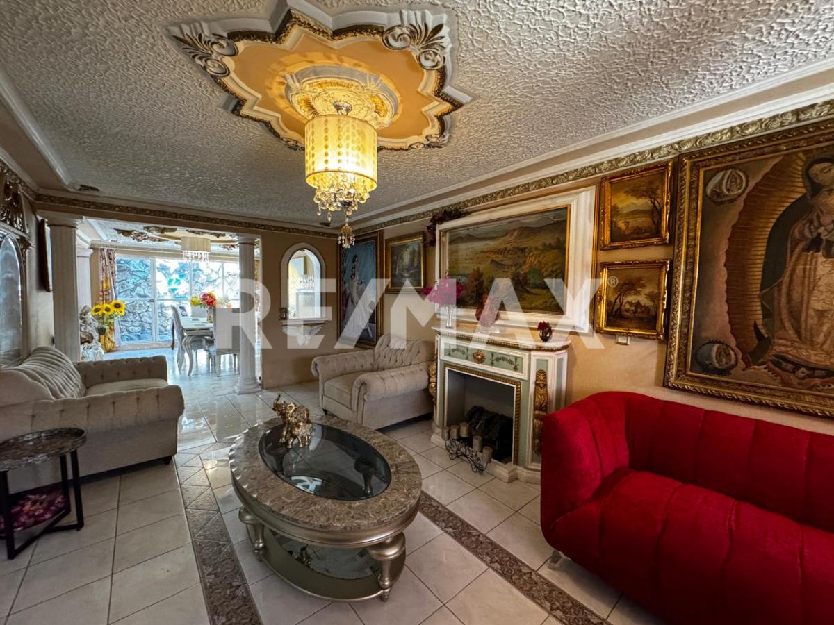 Casa en Venta en Lomas Universidad