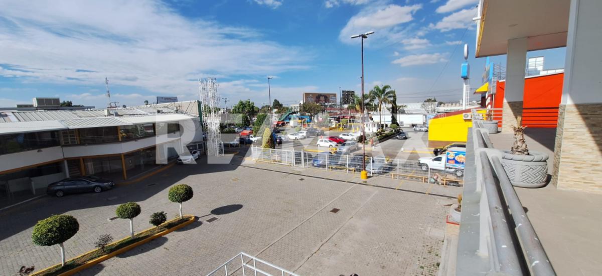 VENTA DE PLAZA COMERCIAL CON LOCALES Y TERRENO UBICADA EN ECATEPEC ESTADO DE MÉXICO.