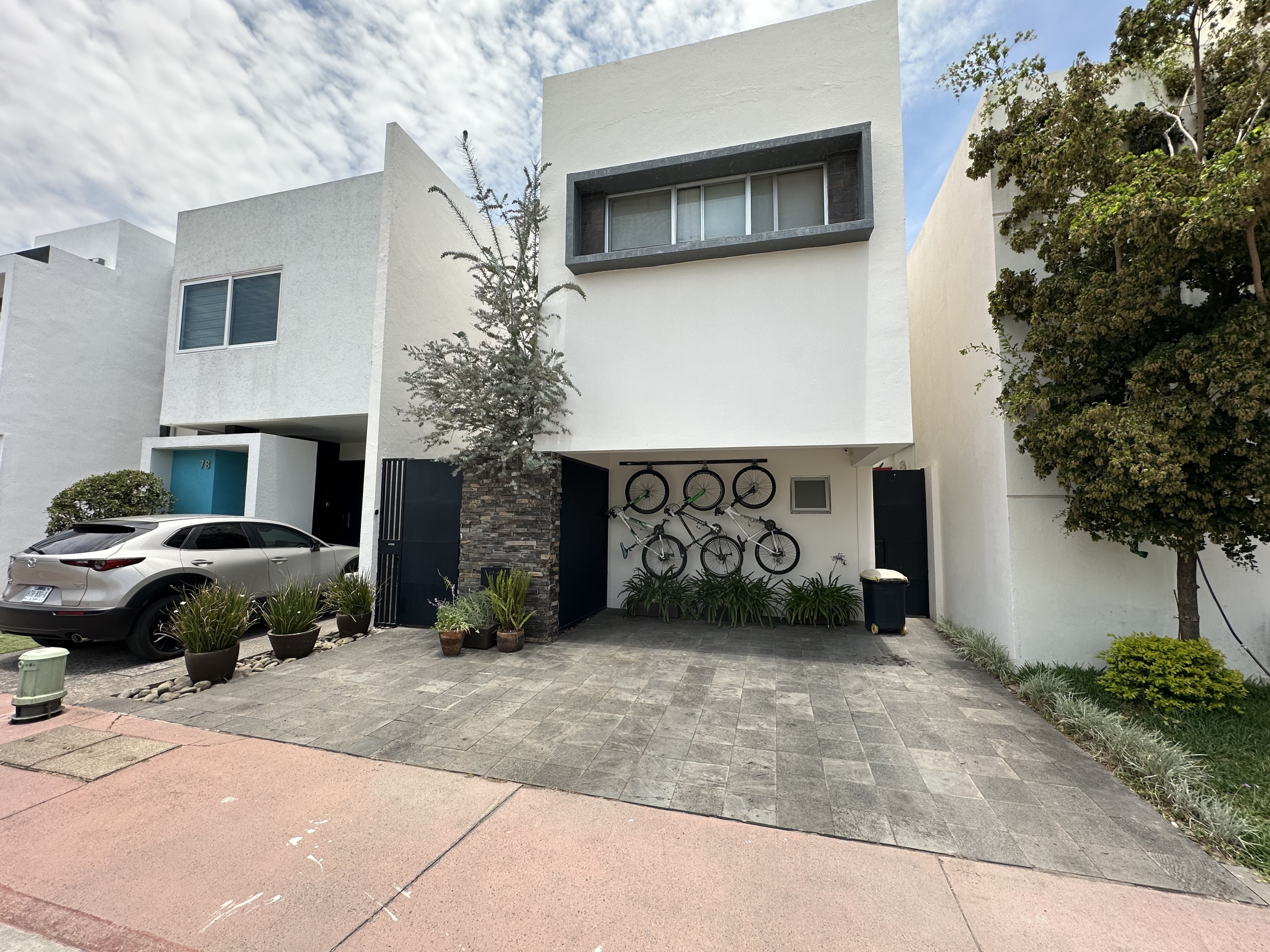 Casa en venta dentro de coto en solares