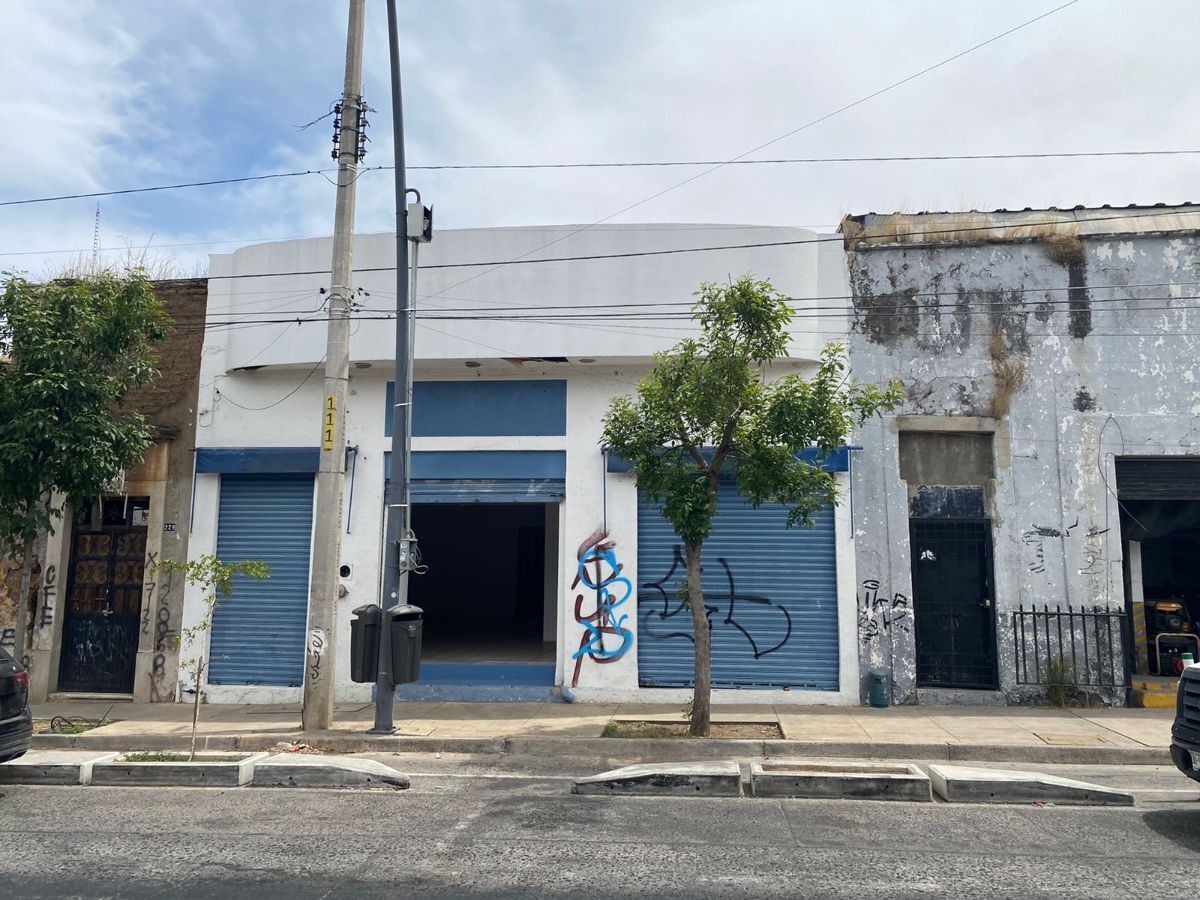 Local comercial en renta sobre Avenida Revolución 