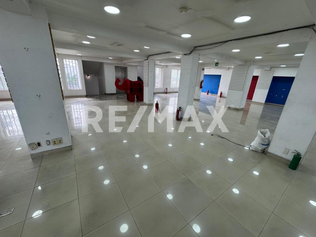Renta local comercial 1er piso en Satélite sobre lateral del Periférico