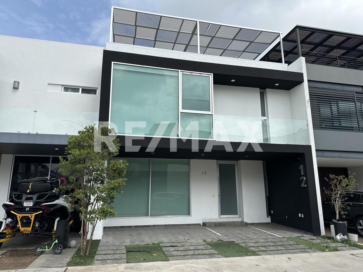 Casa en Renta Solares 