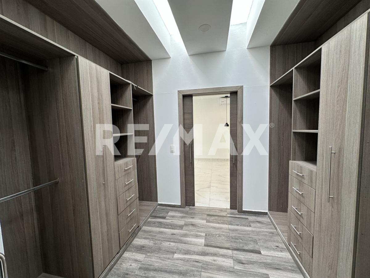Casa en Renta Solares 