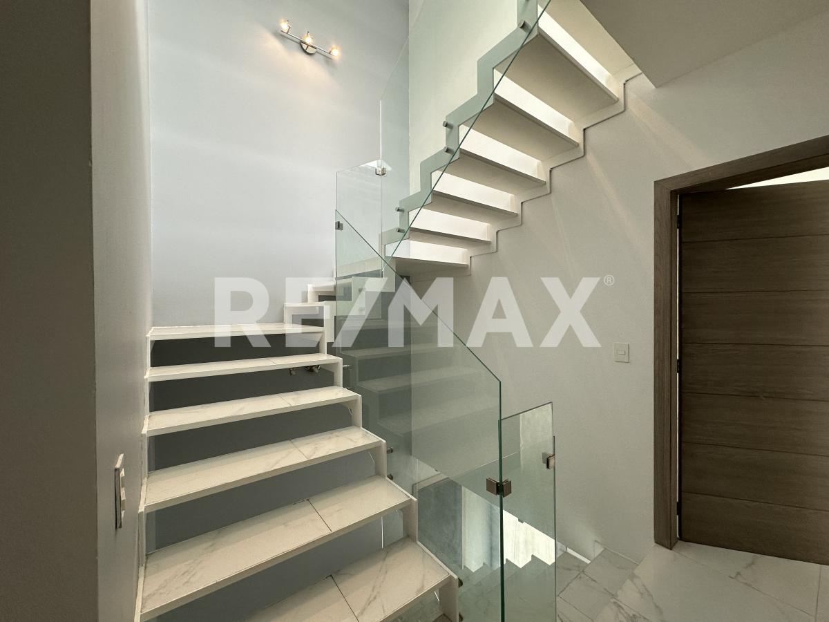 Casa en Renta Solares 