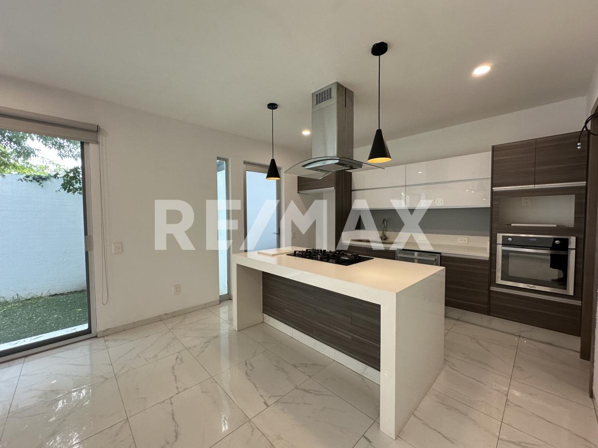 Casa en Renta Solares 