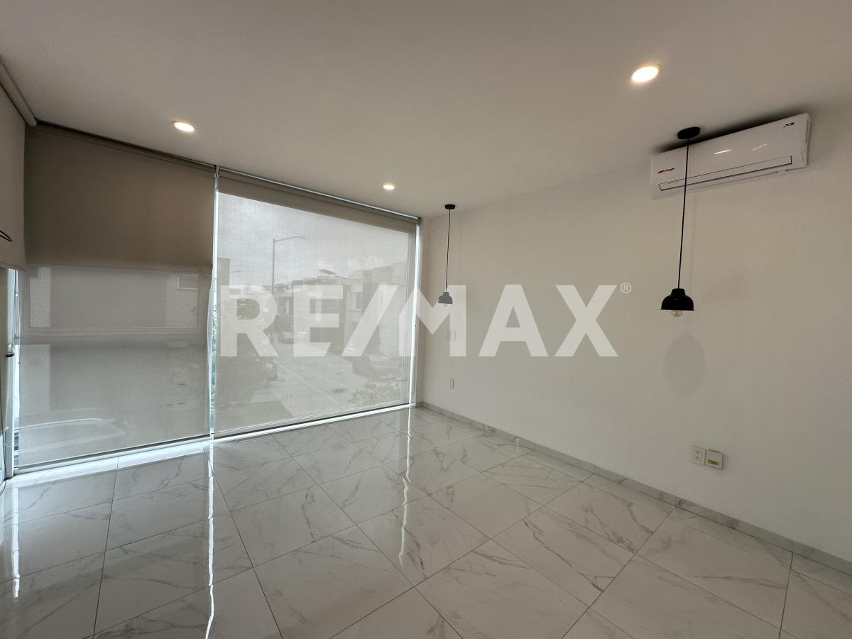Casa en Renta Solares 