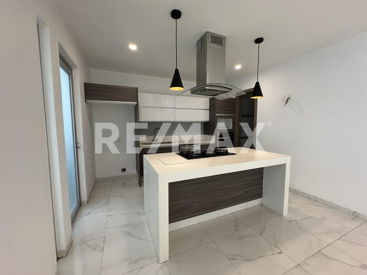 Casa en Renta Solares 