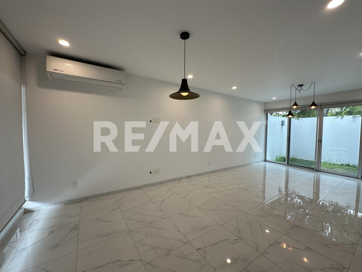 Casa en Renta Solares 