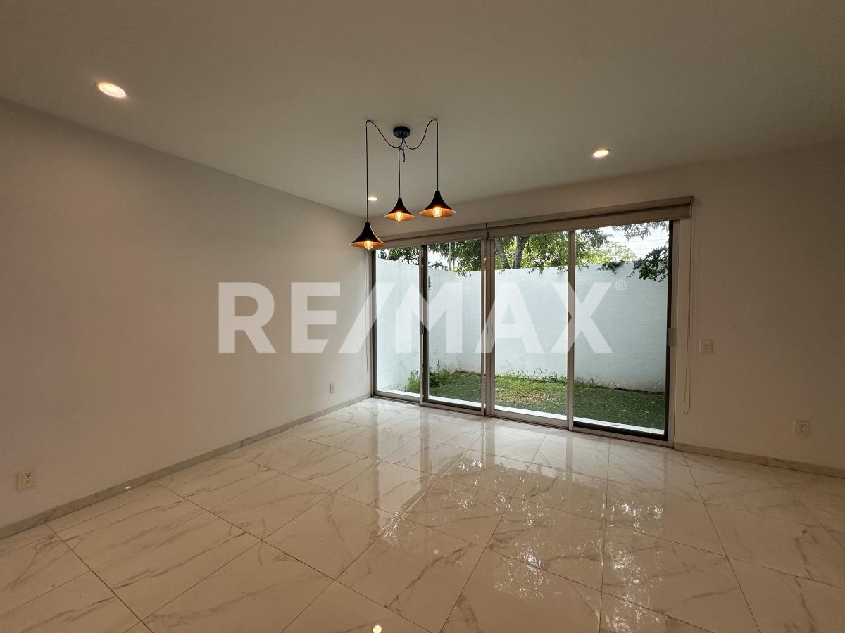Casa en Renta Solares 