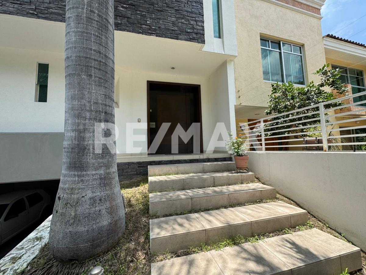 Casa en Renta Jardín de Real