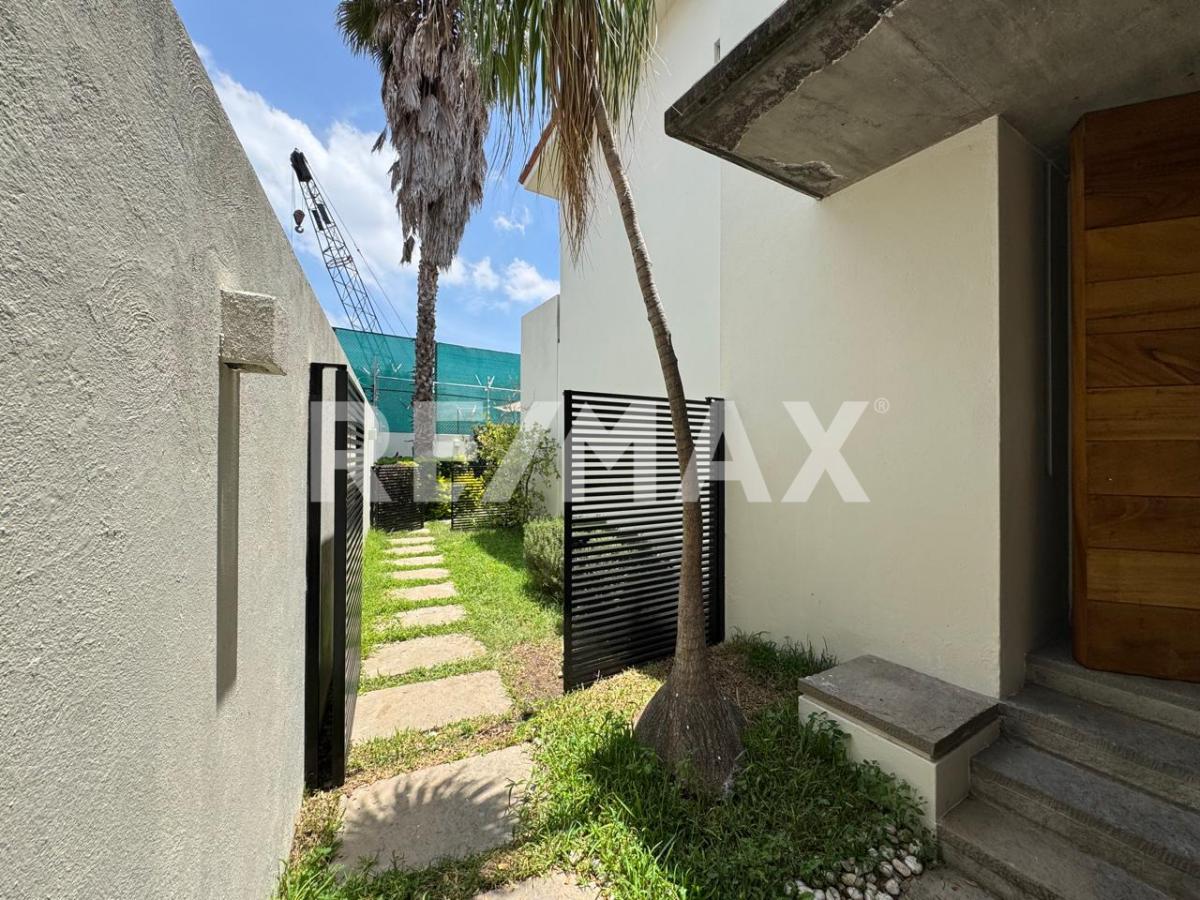 CASA EN RENTA EN VALLE REAL
