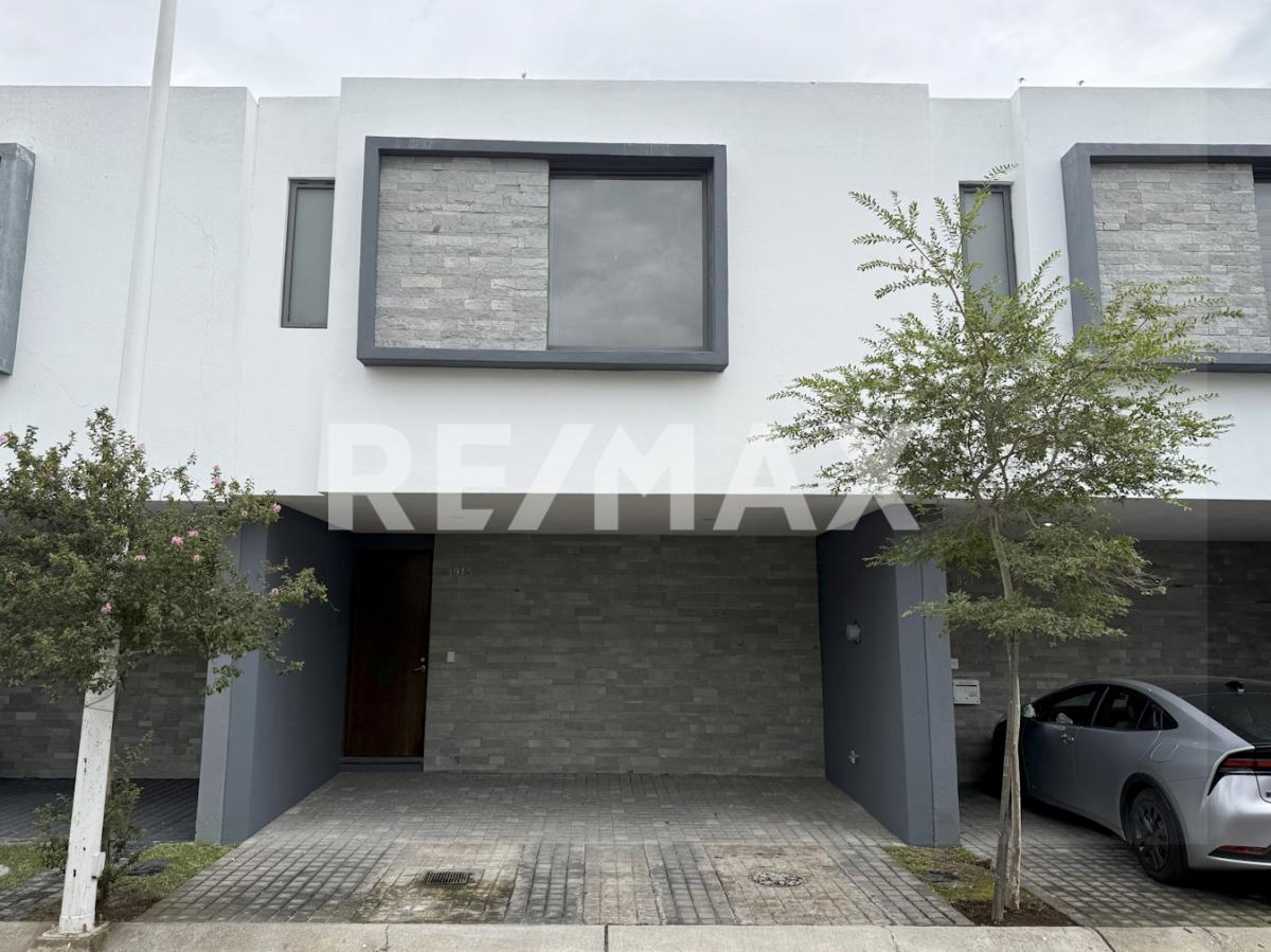 Casa en Renta Puerta Laurel Norte
