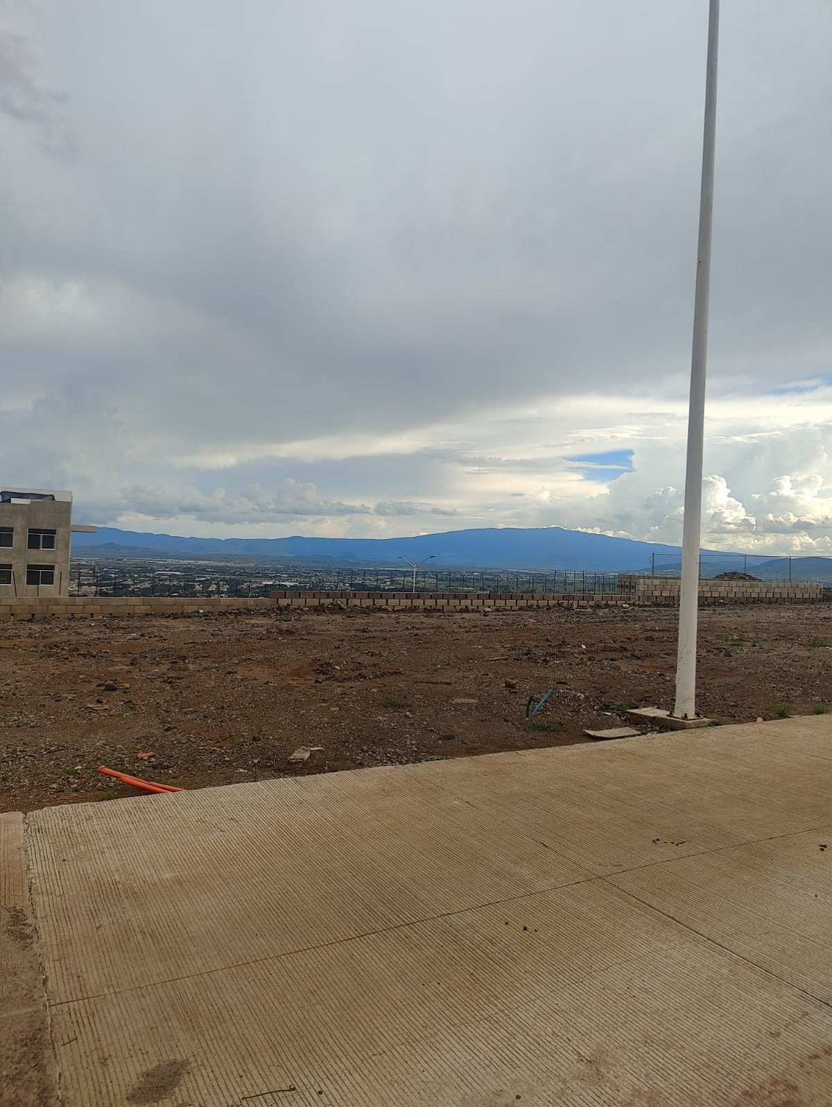 TERRENO EN VENTA ZIMALTÁ en Pedregal del Bosque, San Pedro Tlaquepaque - foto 2 de 8