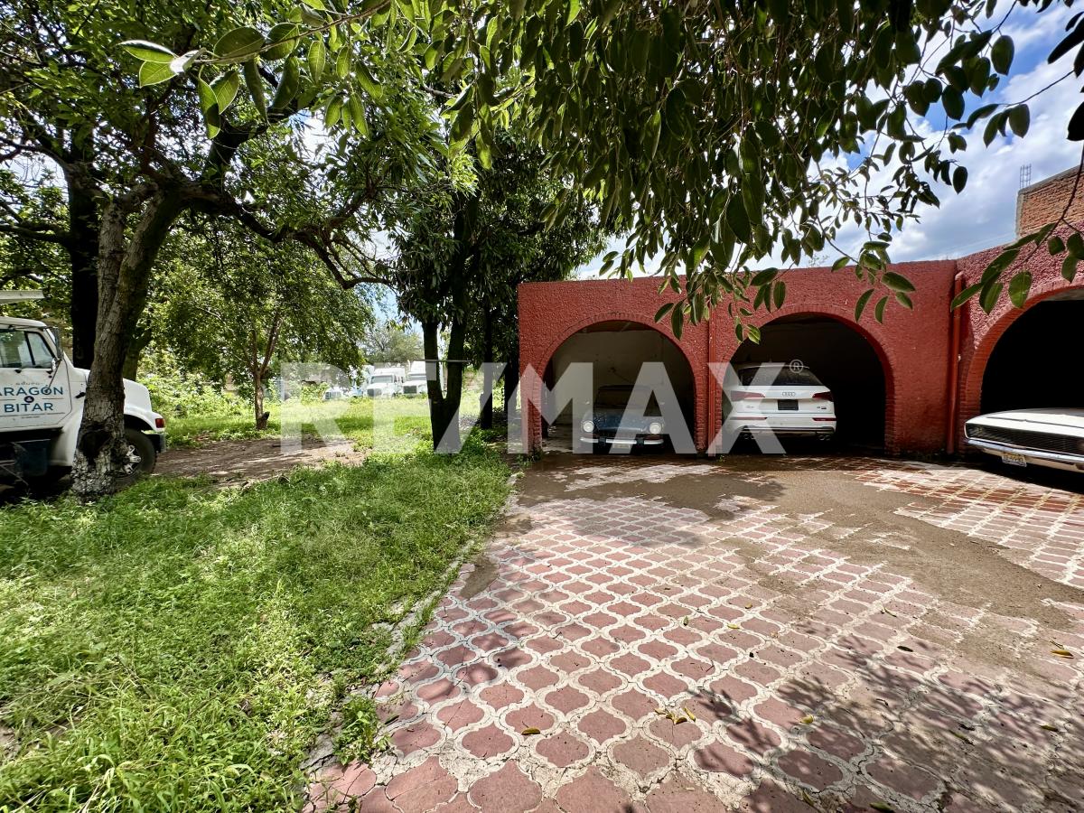 Terreno Ideal Para Desarrollar en Santa Maria Tequepexpan, San Pedro Tlaquepaque