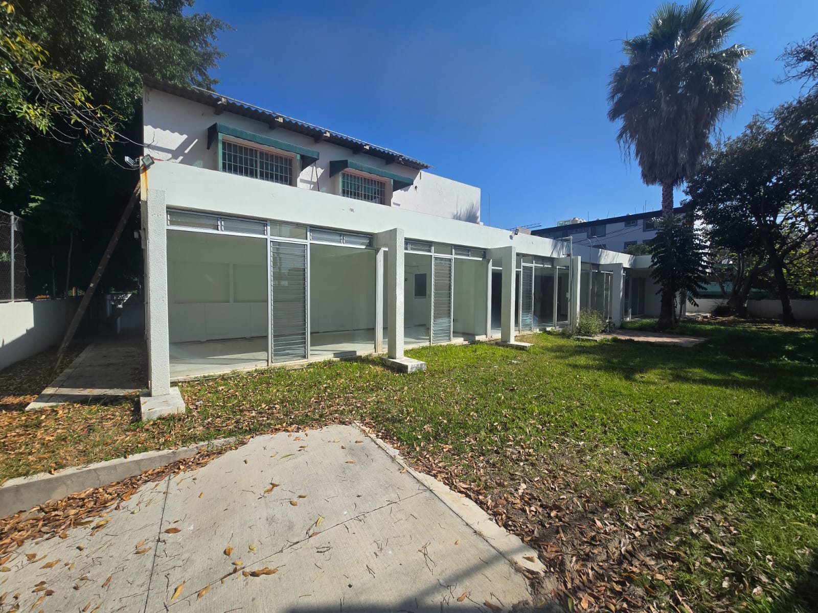 Casa en Renta para Uso Corporativo en Jardines del Bosque Centro, Guadalajara - foto 2 de 24