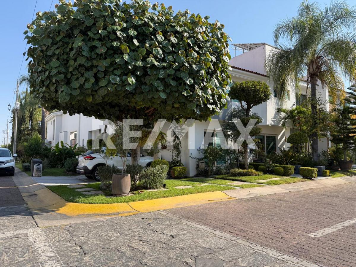 Casa en Venta dentro de Condominio en Jardín Real, Zapopan - foto 2 de 53