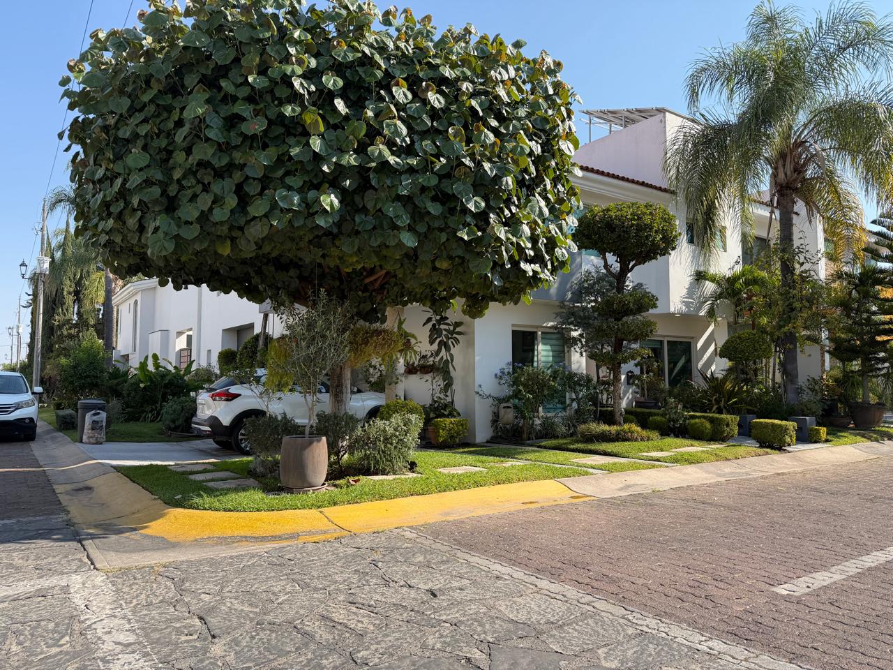 Casa en Venta dentro de Condominio en Jardín Real, Zapopan - foto 2 de 53