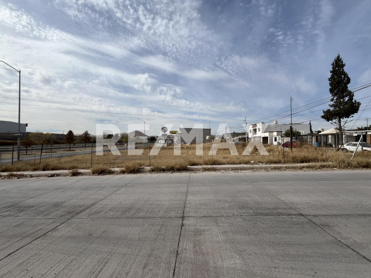 TERRENO COMERCIAL EN RENTA - VIALIDAD LOS NOGALES