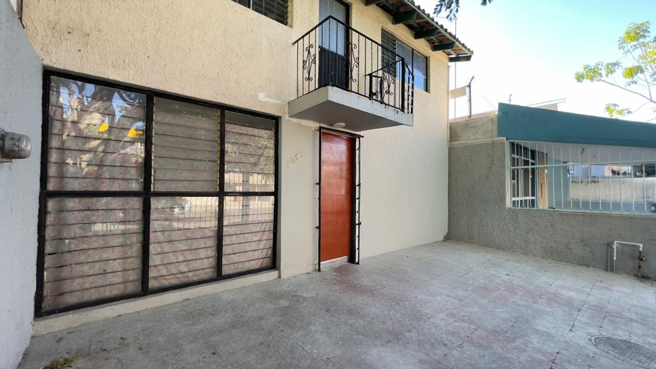 Casa en Venta  en JARDINES DEL COUNTRY, Guadalajara - foto 3 de 44