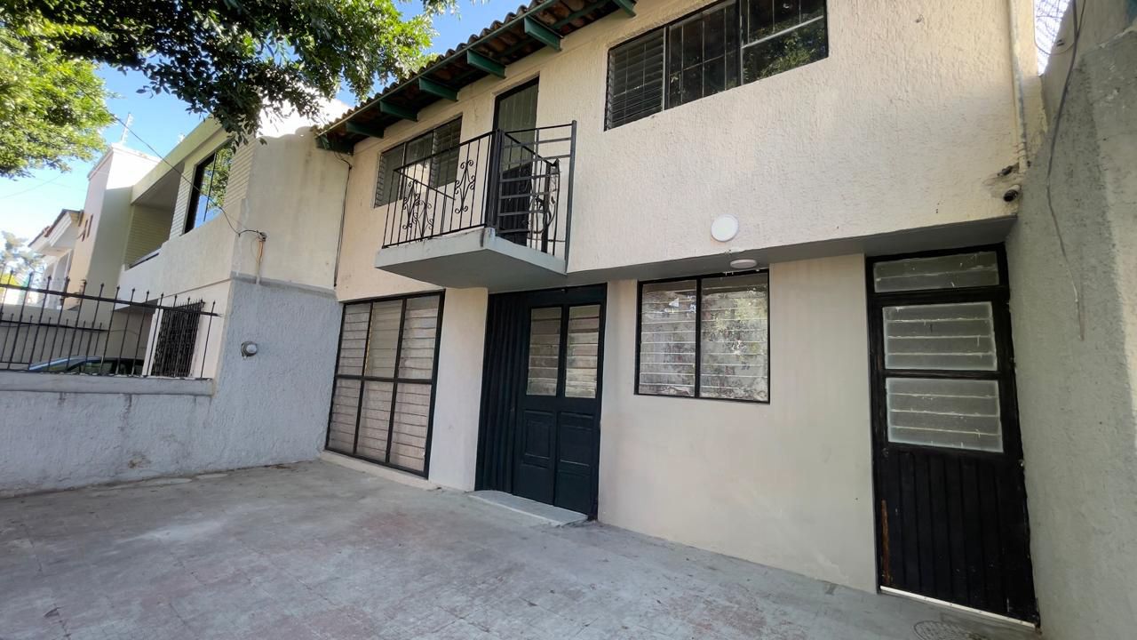 Casa en Venta  en JARDINES DEL COUNTRY, Guadalajara - foto 2 de 44