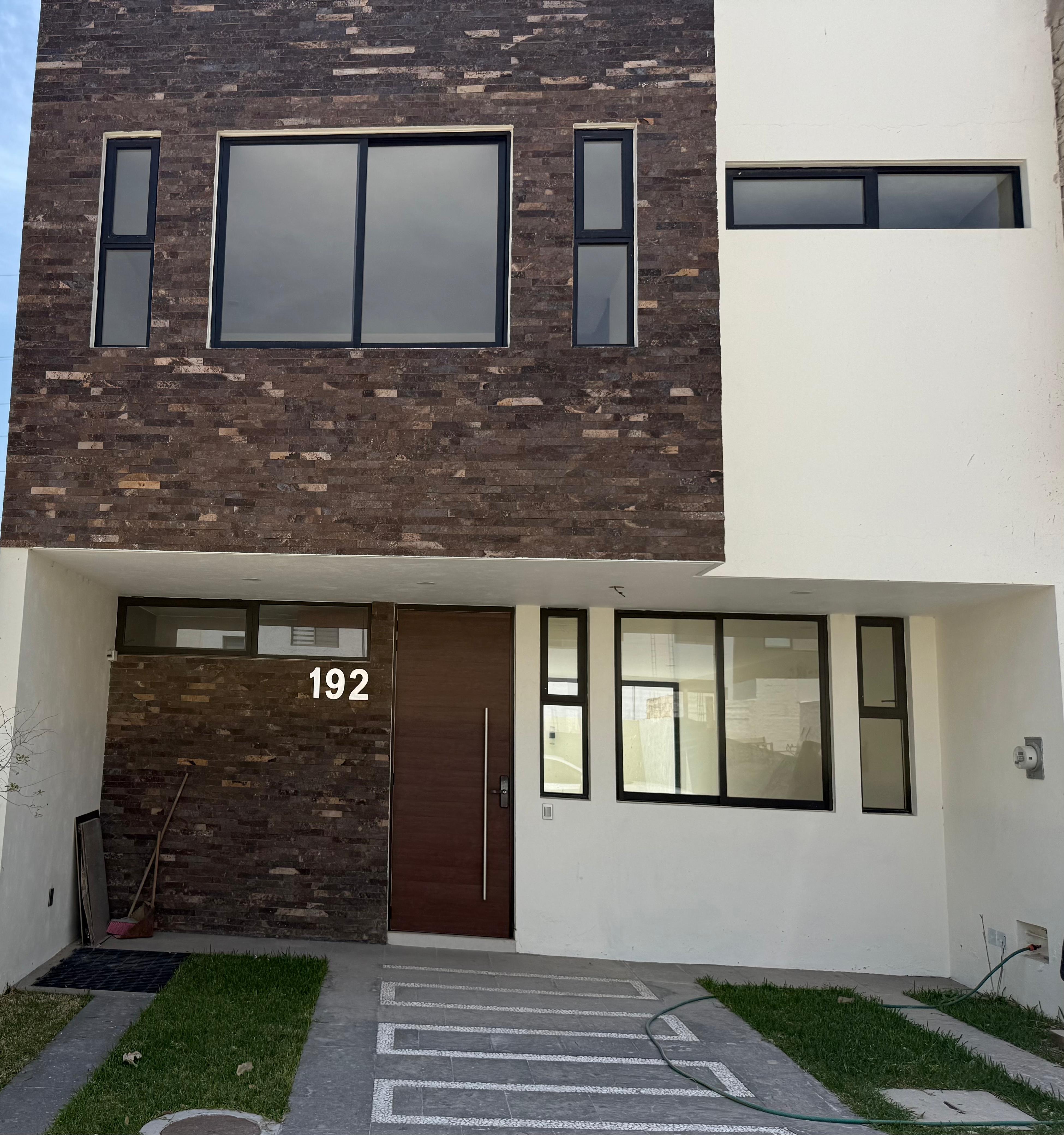 CASA NUEVA EN VENTA CAPITAL NORTE