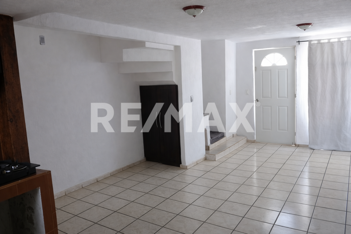 Casa En Venta  en VILLA FONTANA, San Pedro Tlaquepaque - foto 2 de 13