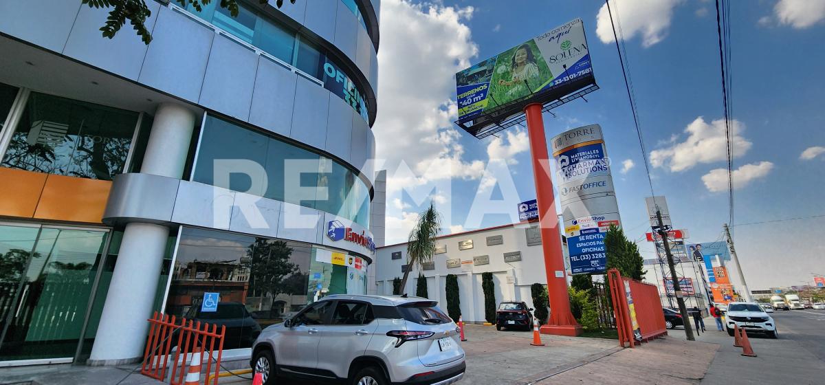 Renta de Oficina en edificio corporativo sobre López Mateos Sur muy cerca de Bugambilias