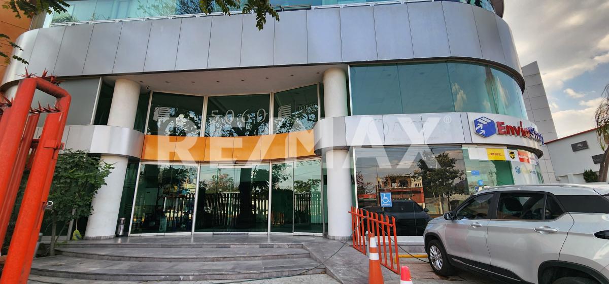 Renta de Oficina en edificio corporativo sobre López Mateos Sur muy cerca de Bugambilias