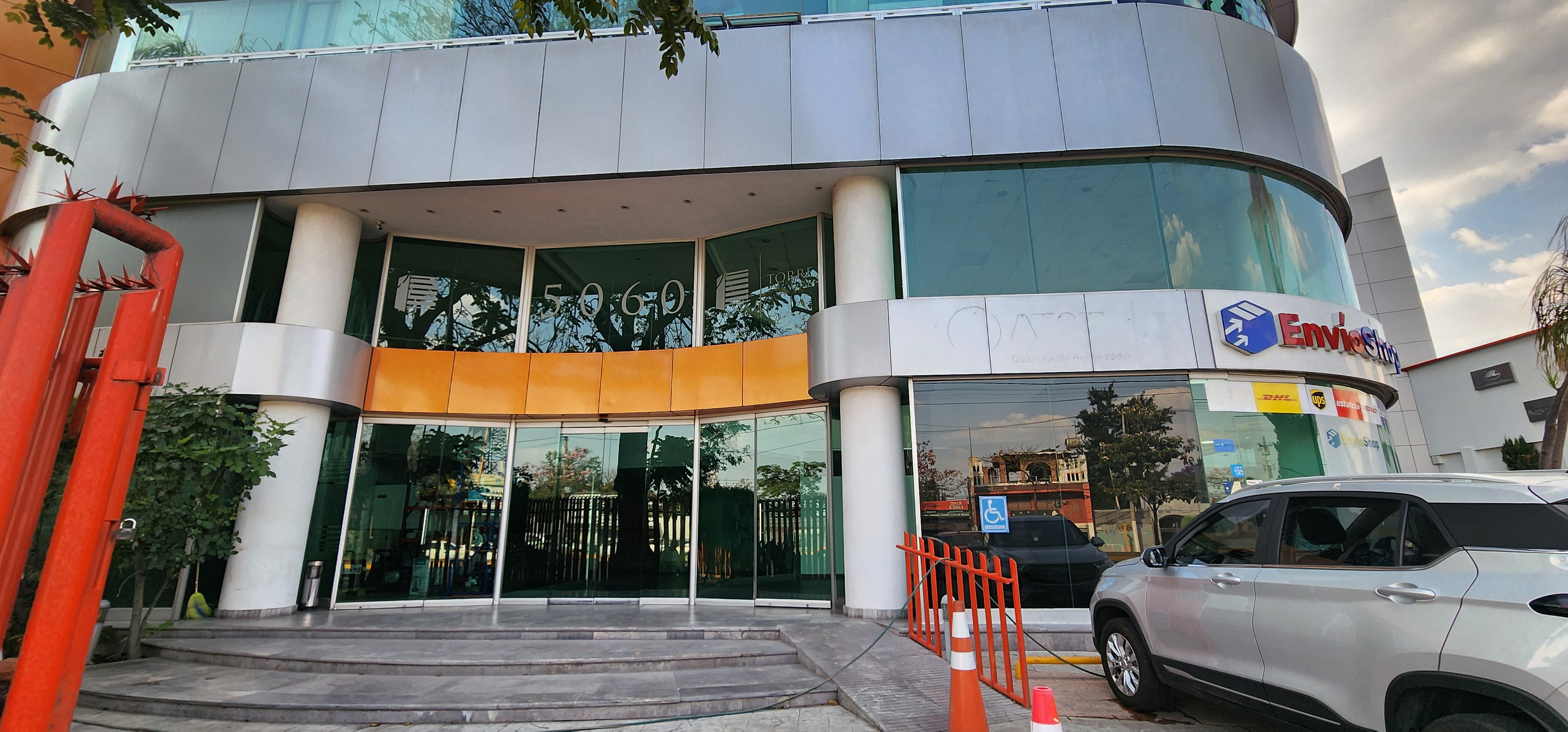 Renta de Oficina en edificio corporativo sobre López Mateos Sur muy cerca de Bugambilias en Miguel de La Madrid Hurtado, Zapopan - foto 4 de 9