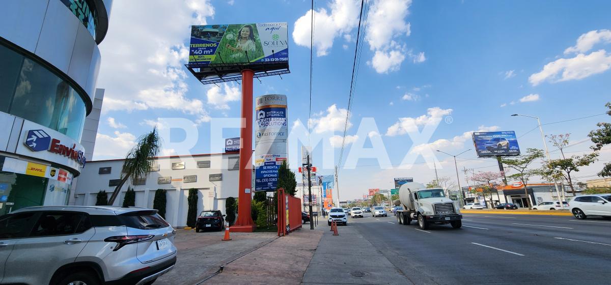 Renta de Oficina en edificio corporativo sobre López Mateos Sur muy cerca de Bugambilias