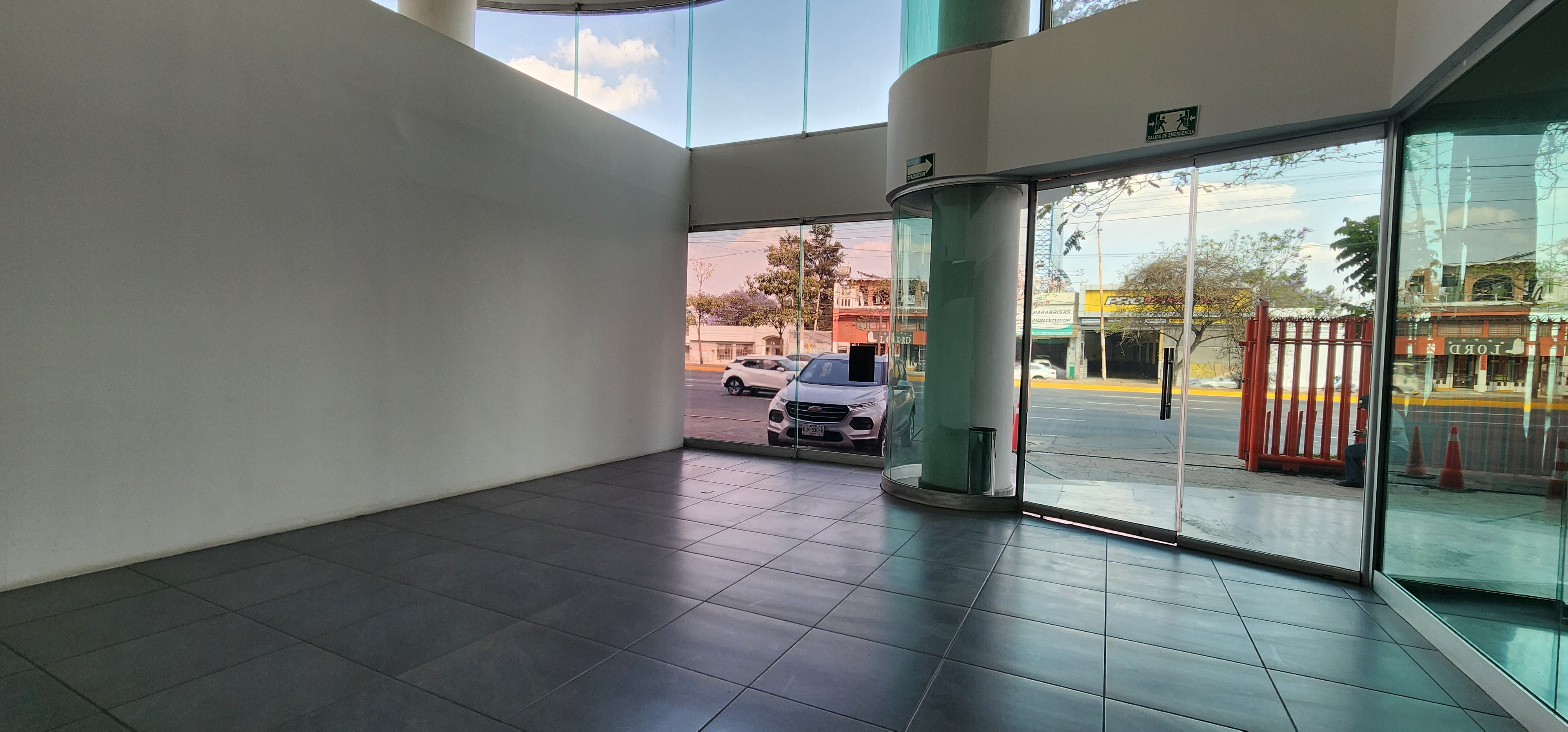 Renta de Oficina en edificio corporativo sobre López Mateos Sur muy cerca de Bugambilias en Miguel de La Madrid Hurtado, Zapopan - foto 5 de 9