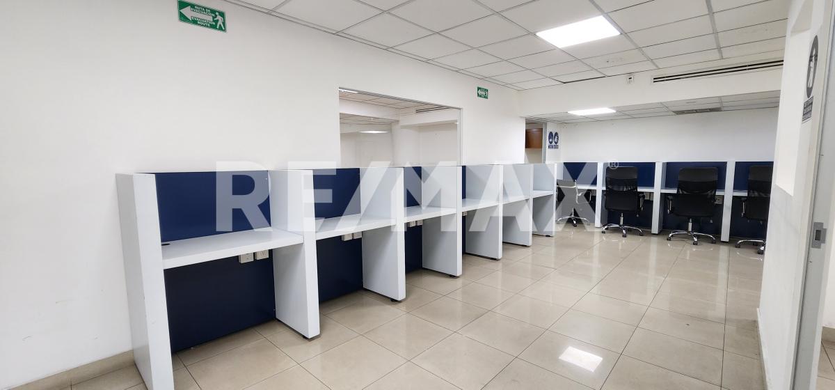 Oficina en renta sobre López Mateos Sur muy cerca de Bugambilias dentro de edificio corporativo