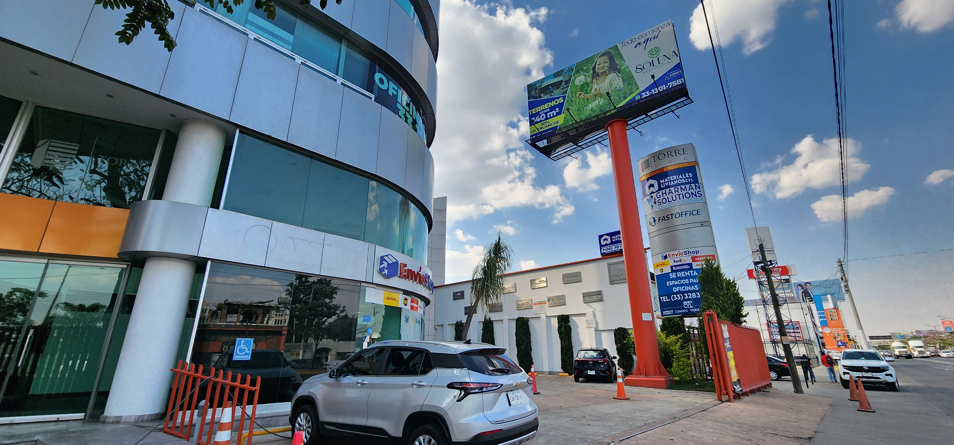 Oficina en renta sobre López Mateos Sur muy cerca de Bugambilias dentro de edificio corporativo en Miguel de La Madrid Hurtado, Zapopan - foto 2 de 19