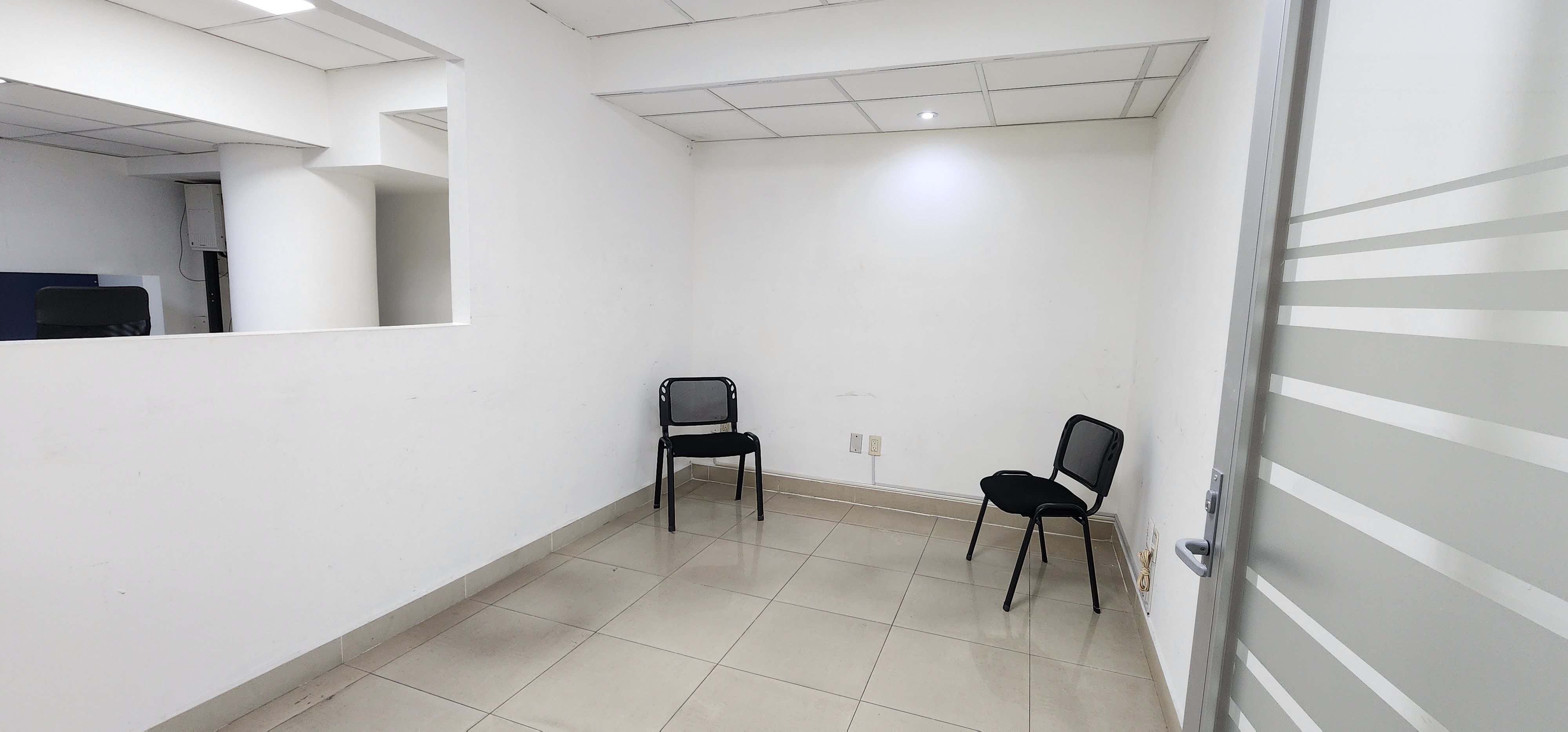 Oficina en renta sobre López Mateos Sur muy cerca de Bugambilias dentro de edificio corporativo en Miguel de La Madrid Hurtado, Zapopan - foto 12 de 19