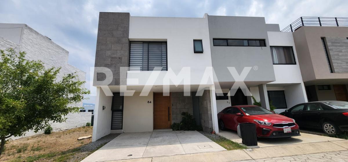 Casa en renta en Adamar en coto Zapata 