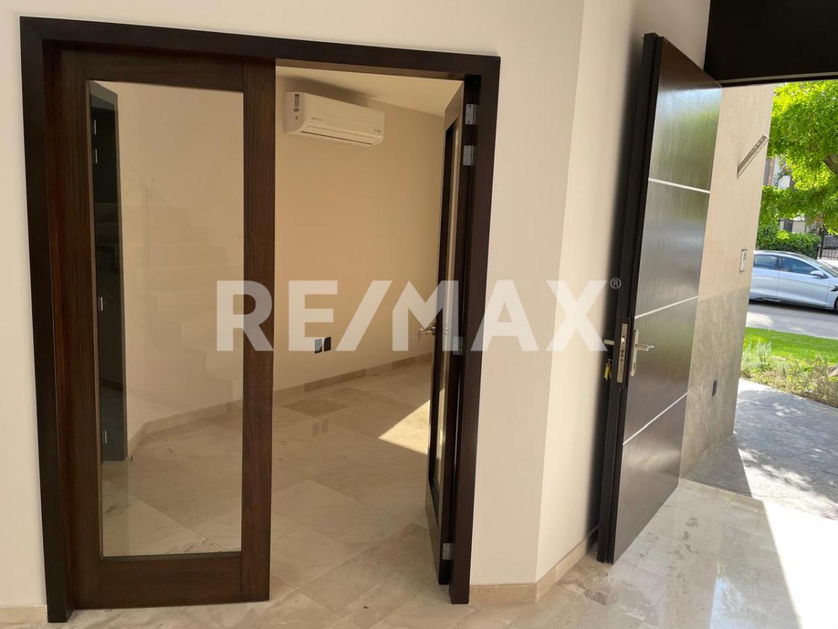 Casa en renta  en PUERTA DE HIERRO, Zapopan - foto 4 de 48
