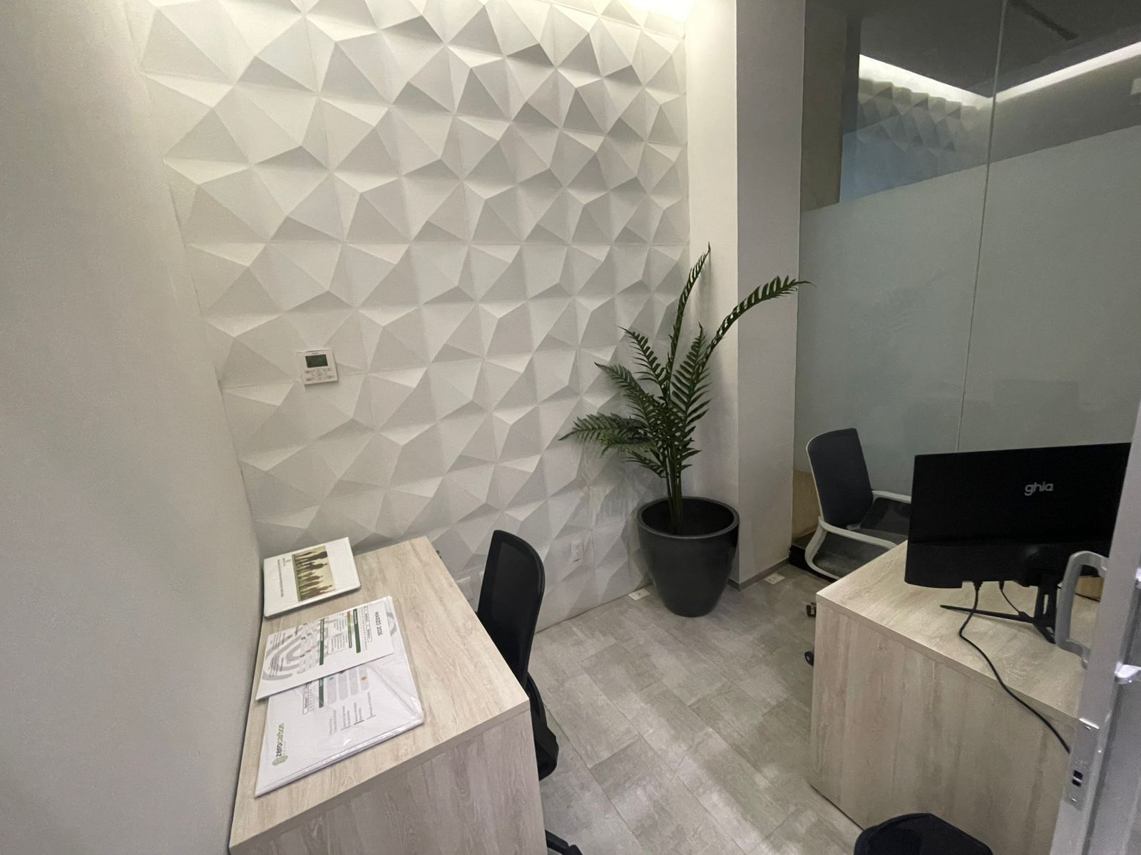 OFICINA - COMERCIAL EN RENTA en Naciones Unidas 