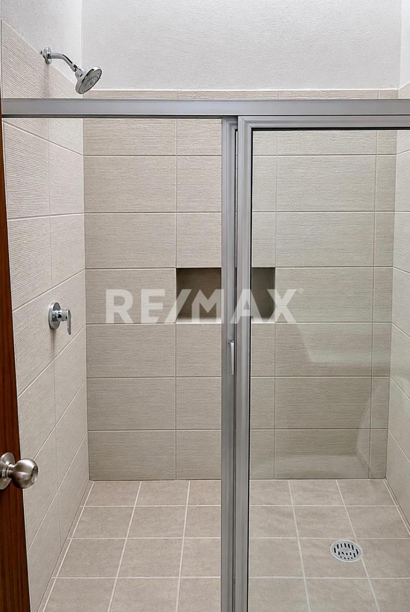 Casa en Venta en BOSQUES DE SANTA ANITA, Tlajomulco de Zúñiga - foto 12 de 24