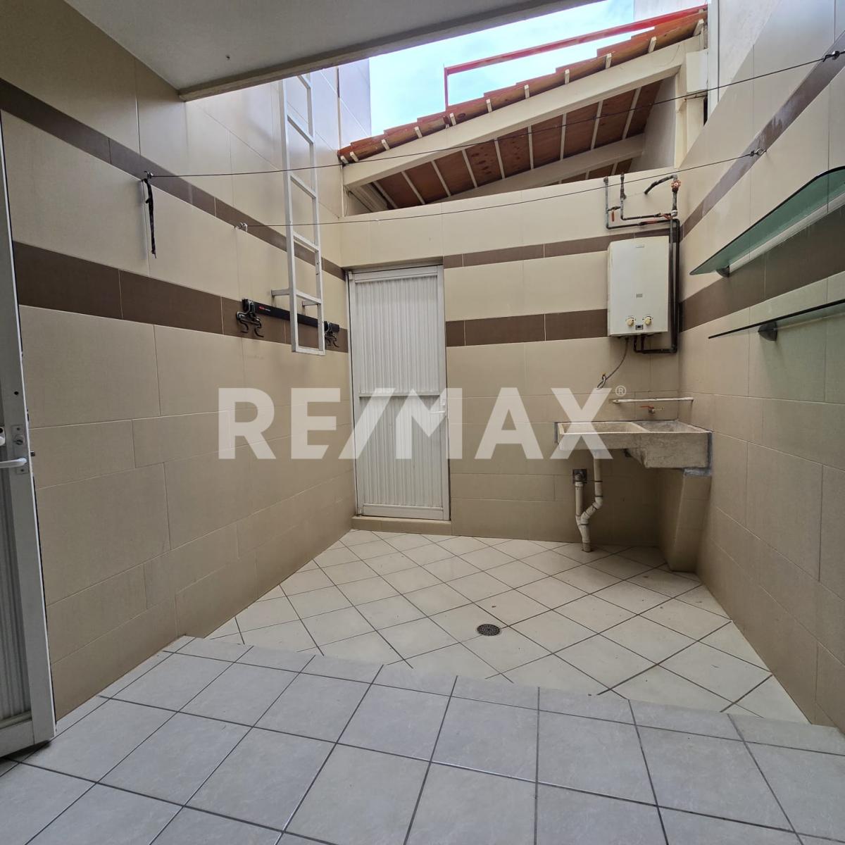 CASA EN  COTO GARDENIA  EN RINCONADA BUGAMBILIAS en Bugambilias, Zapopan - foto 17 de 35