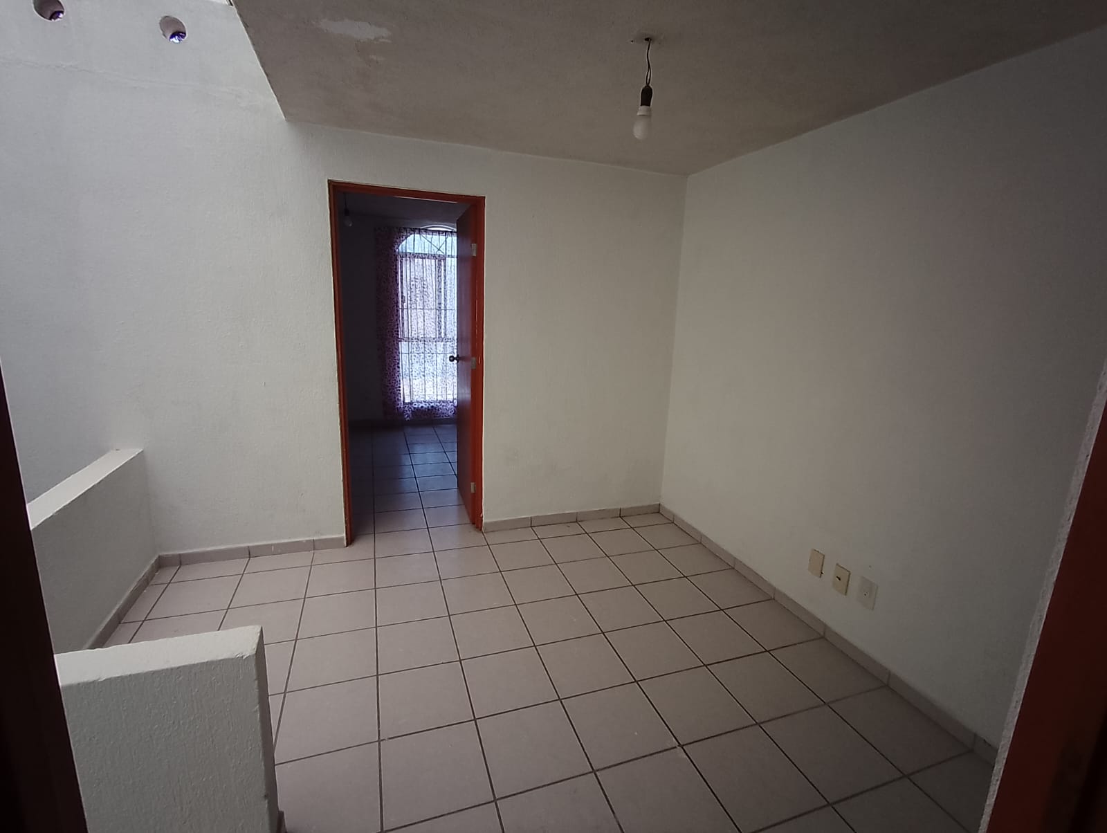 Casa en Venta  en Jardines Del Edén, Tlajomulco de Zúñiga - foto 3 de 13