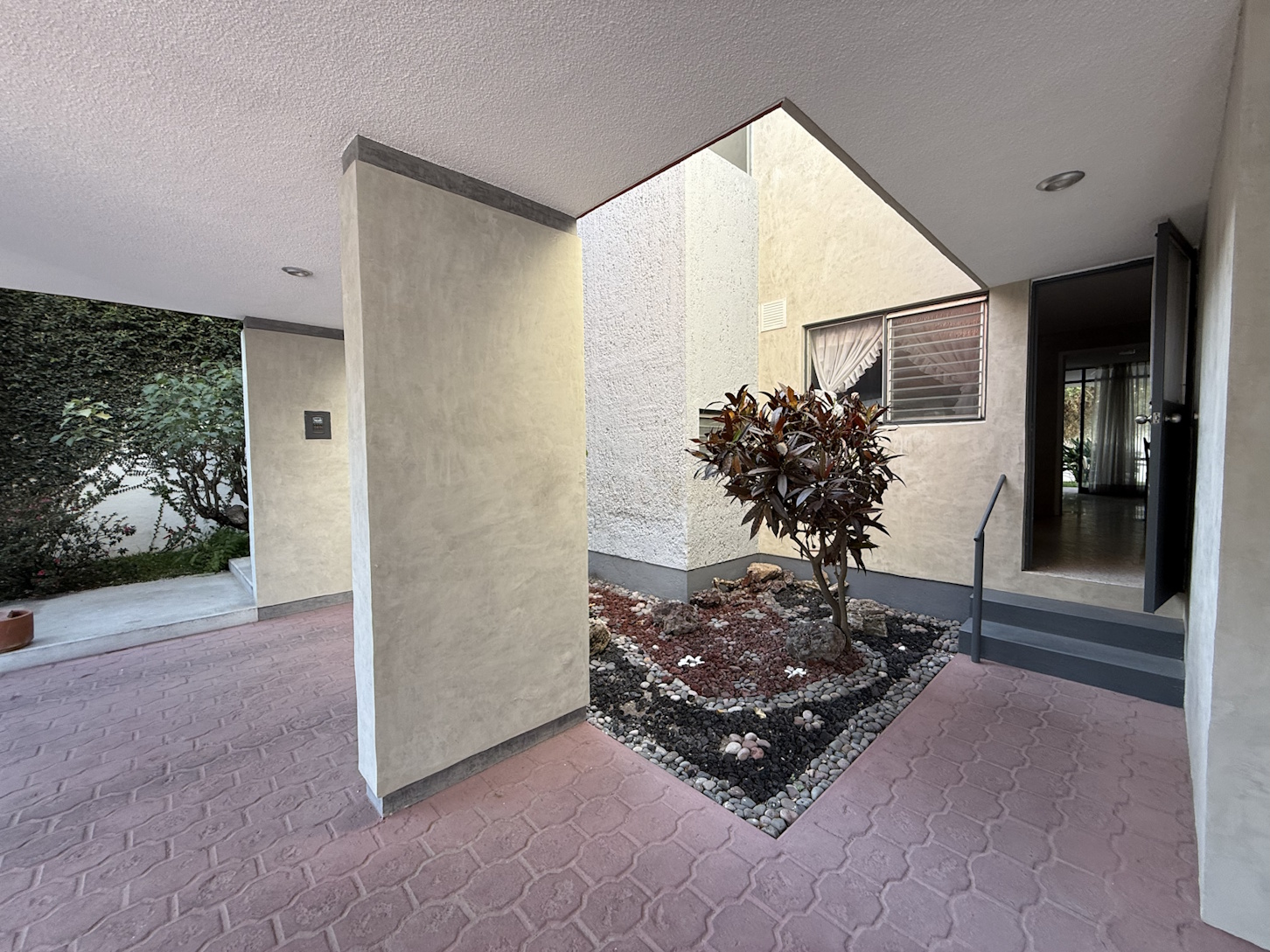 Casa en Renta en Providencia en LOMAS DE GUEVARA, Guadalajara - foto 2 de 33
