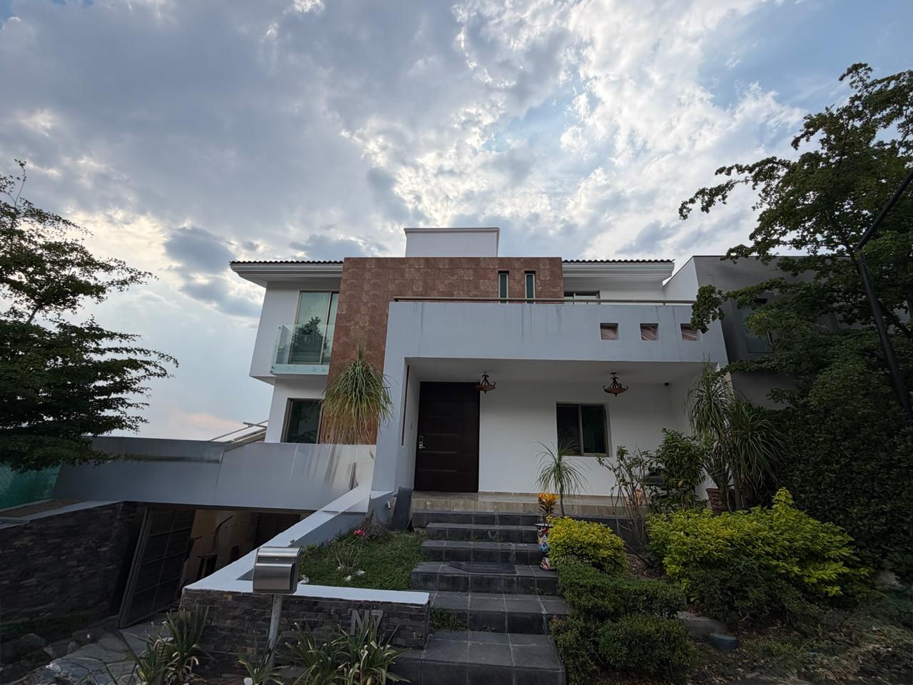 CASA EN RENTA EN PUERTA DEL BOSQUE en PUERTA DEL BOSQUE, Zapopan - foto 2 de 43