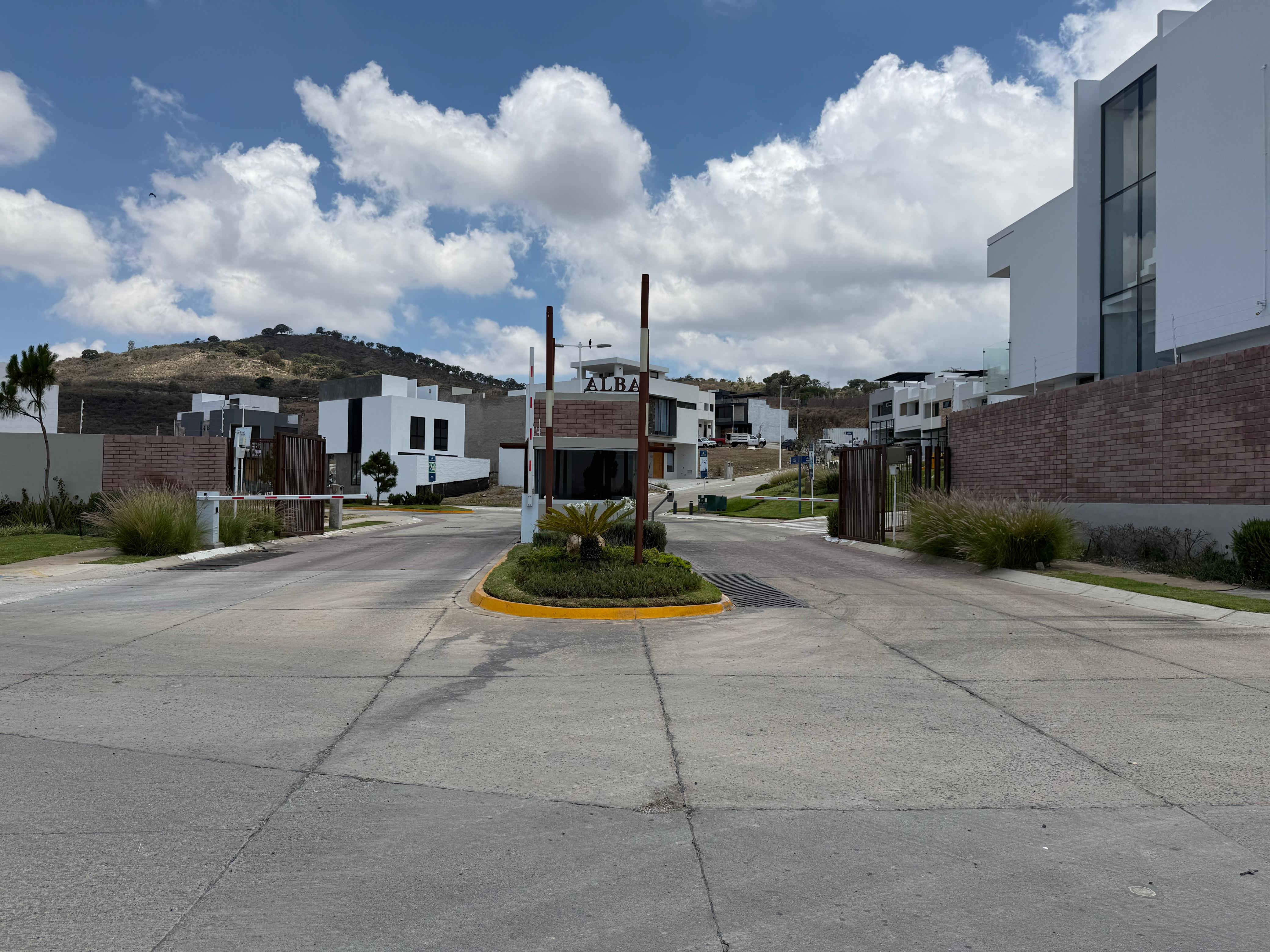 CASA EN VENTA EN ALBAZUR TLAJOMULCO en ARBOLADA BOSQUES DE SANTA ANITA, Tlajomulco de Zúñiga - foto 2 de 31