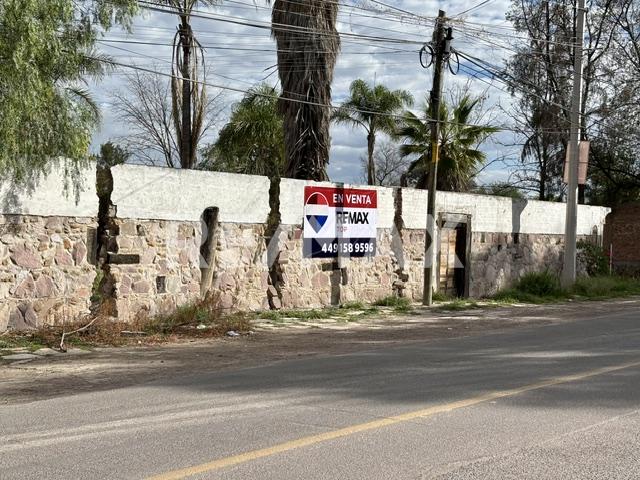 Property for sale in front of "Los Olivos"