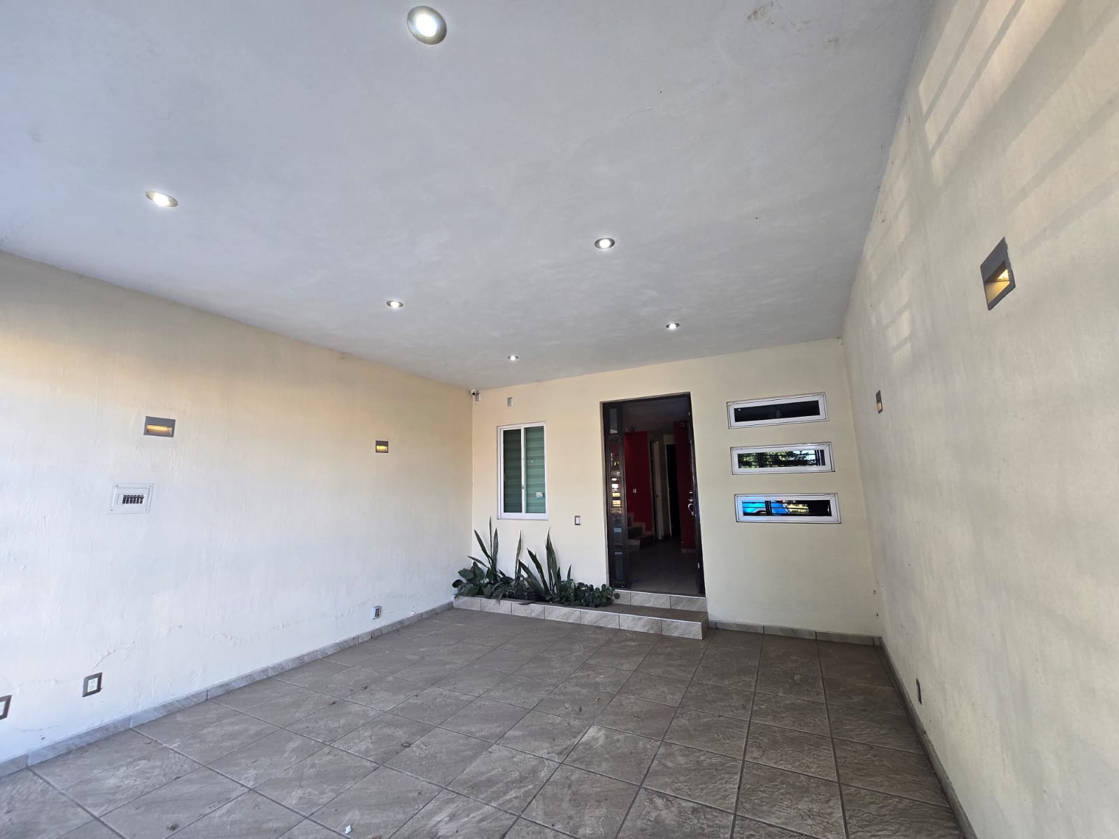 CASA EN VENTA TLAJOMULCO DE ZUÑIGA en VILLAS TERRANOVA, Tlajomulco de Zúñiga - foto 2 de 45