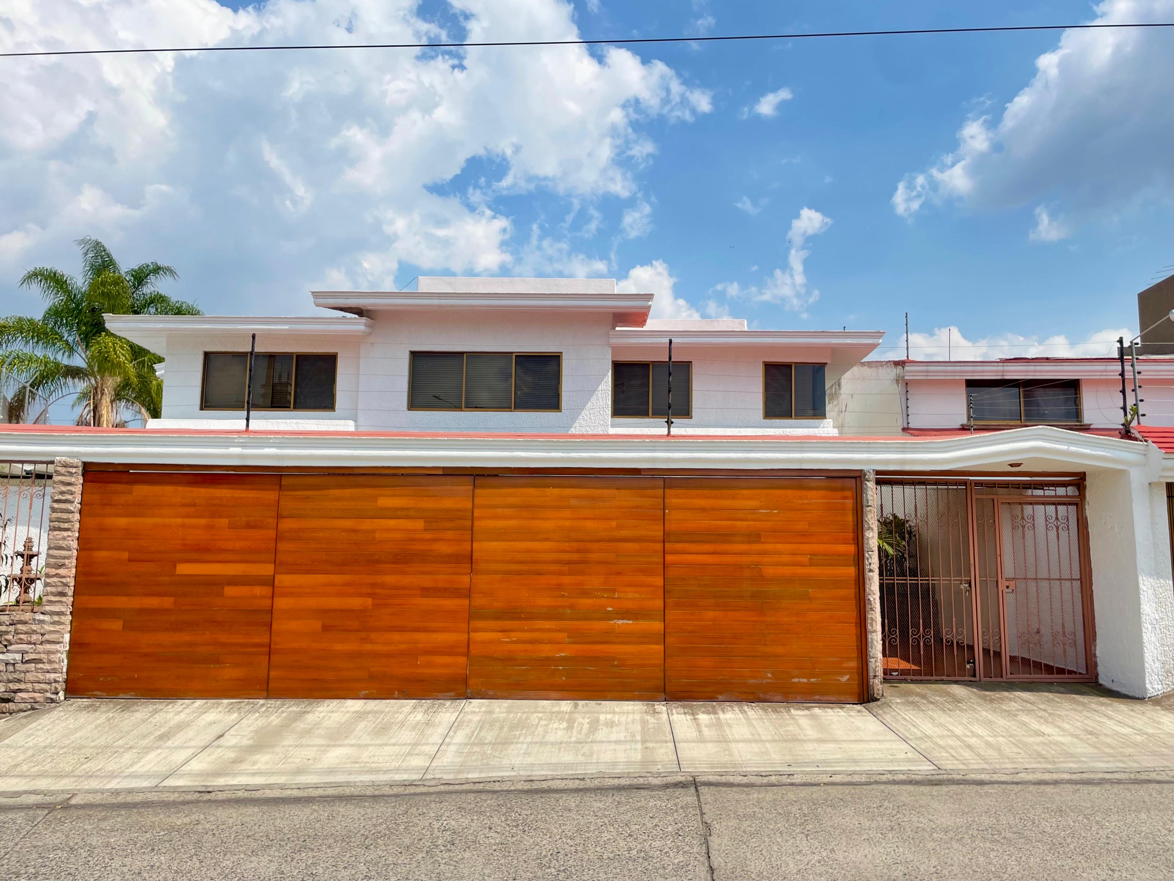 Casas en Venta en Bugambilias, Zapopan - foto 1 de 36