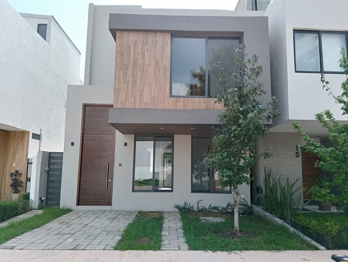 CASA EN VENTA EN BOSQUES VALLARTA