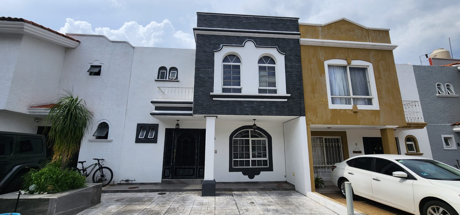 Casa en renta dentro de coto de solo 10 casas en El Colli Urbano 