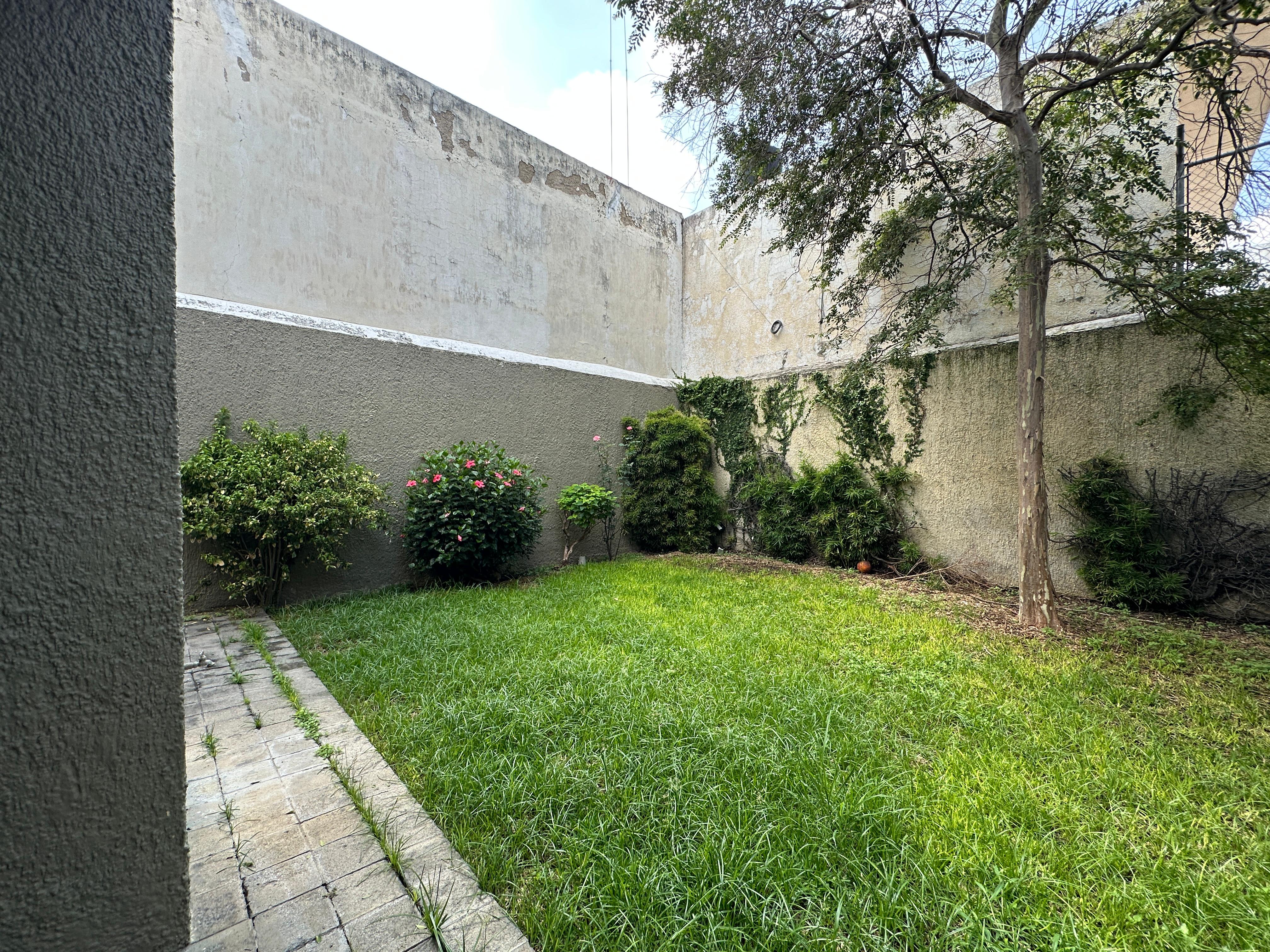 CASA EN VENTA EN JARDINES DE GUADALUPE  en JARDINES DE GUADALUPE, Zapopan - foto 8 de 31