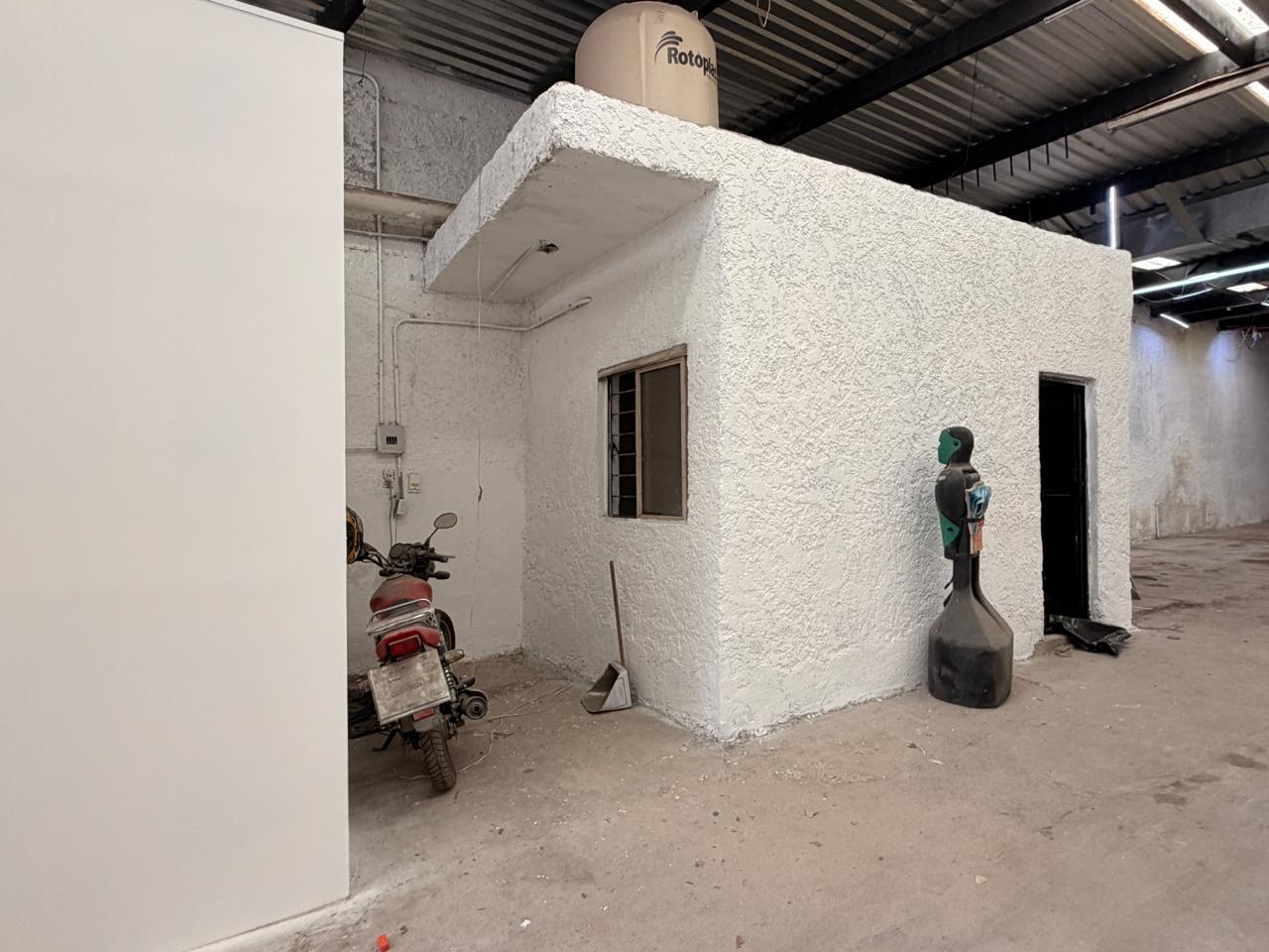 Bodega en renta con ubicación estratégica en Oblatos en OBLATOS, Guadalajara - foto 14 de 19